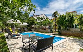 Apartment Villa Sandra - Pul412 By Interhome